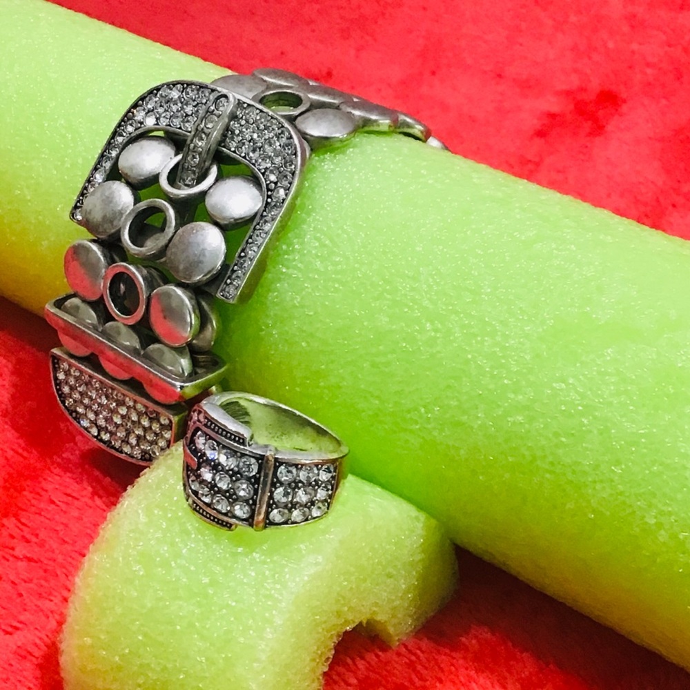 Premier Designs Jewelry Buckle Bracelet/Ring Set.